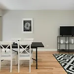 Stunning 2Br In Downtown Mtl By Sonder