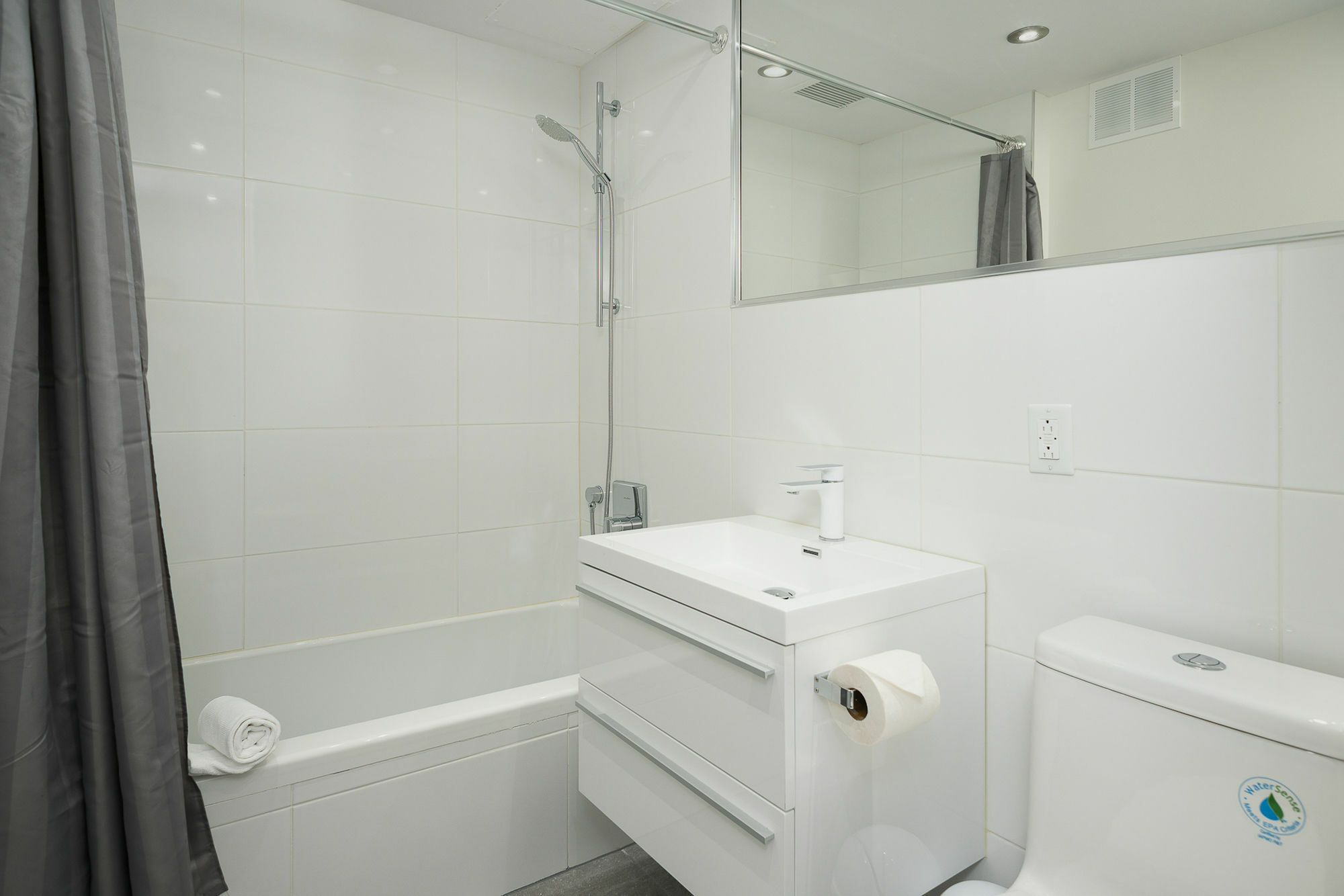 Apartment Stunning 2br In Downtown Mtl By Sonder